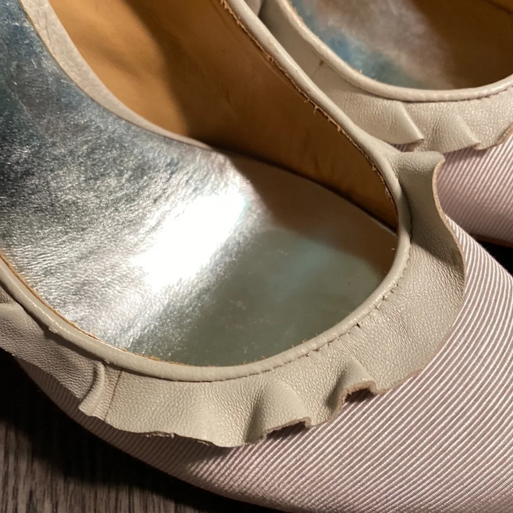 Badgley Mischka Leather Ruffle Stiletto 5” Heel Pumps . Size 9.